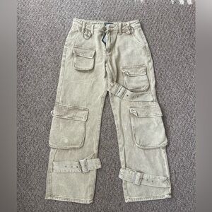PrettyLittleThing Cargos